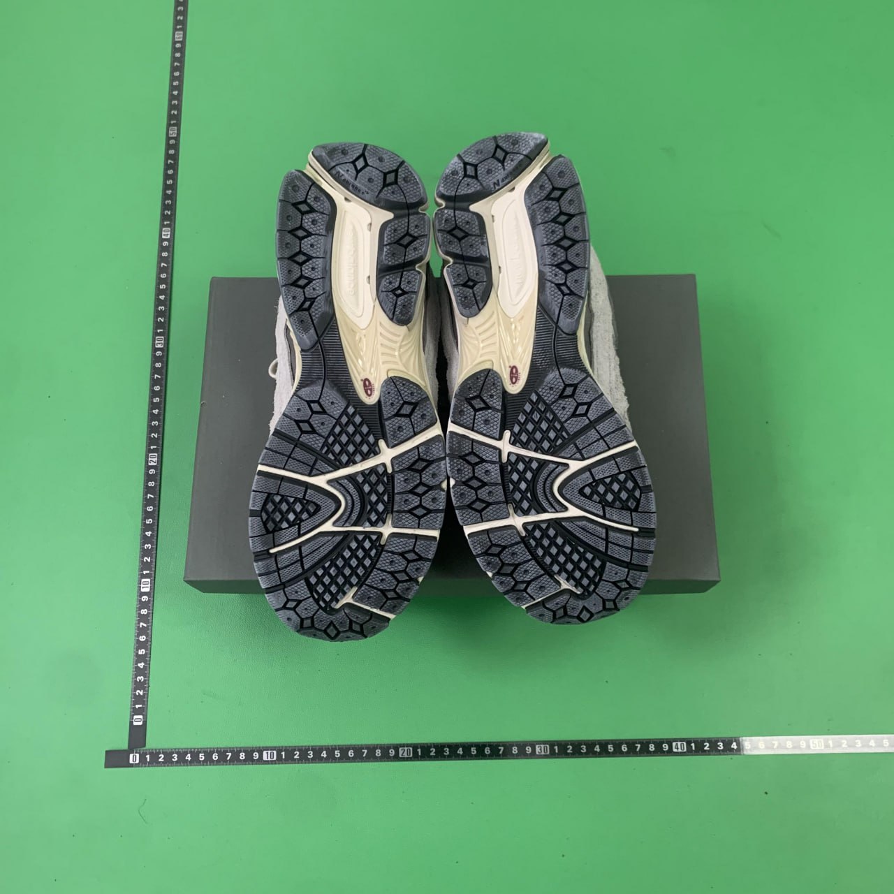 M  Batch  New Balance - 2002R  -3