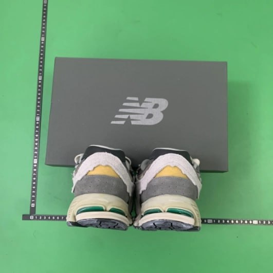 M  Batch  New Balance 2002R Protection Pack -5